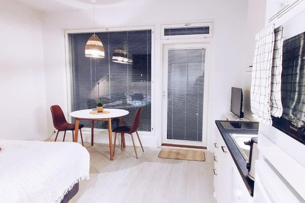 New Studio Cherry Near Helsinki Airport In Kivistoe Vantaa Luaran gambar