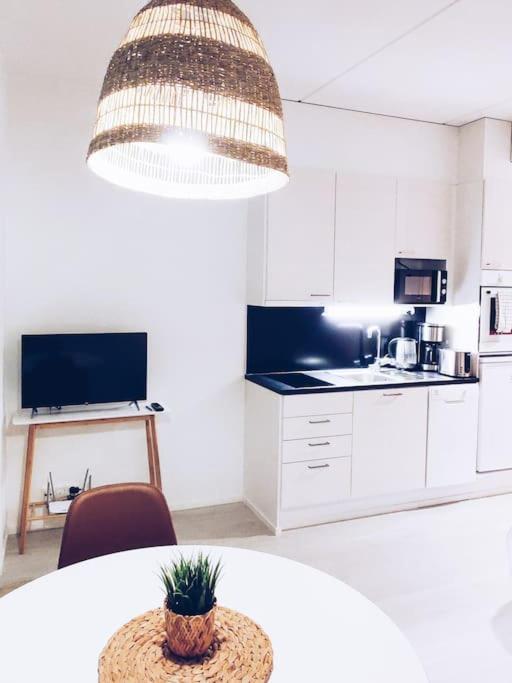 New Studio Cherry Near Helsinki Airport In Kivistoe Vantaa Luaran gambar